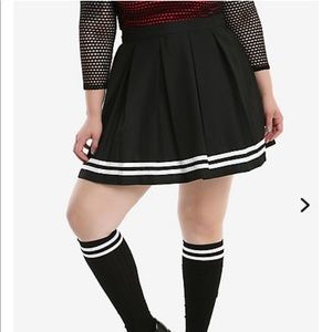 BLACK PLEATED CHEER SKIRT PLUS SIZE